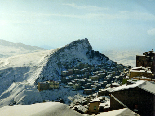 Troina innevata